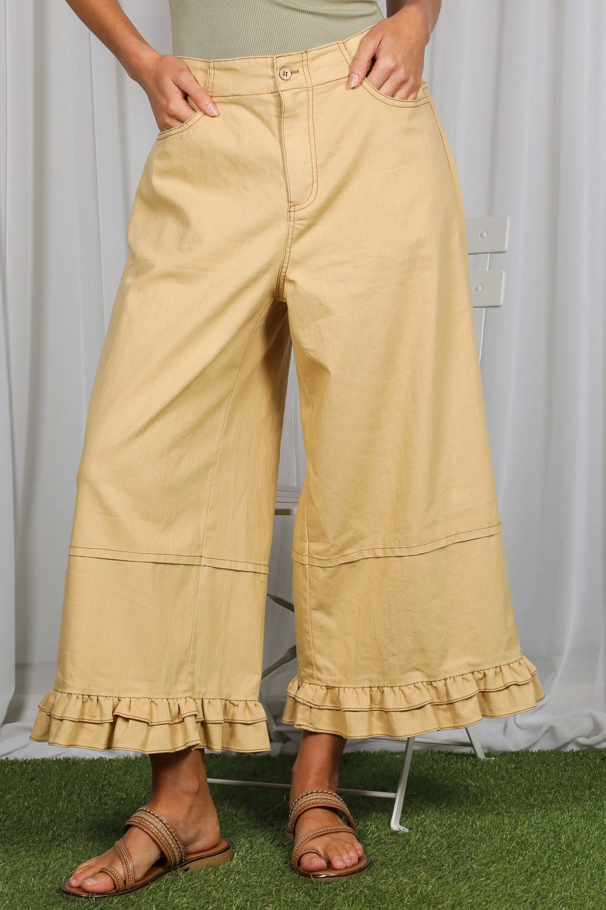 Ruffle Hem Cropped Denim Pants