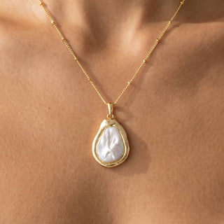 Teardrop Pearl Pendant Necklace
