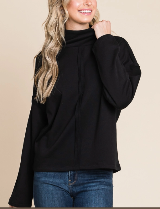 Loose Fit Turtle Neck Out Seam Top