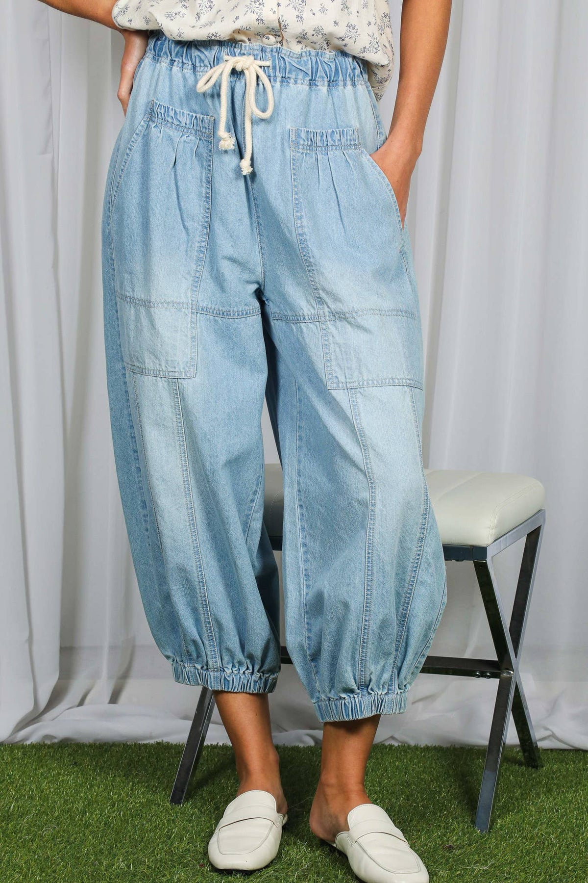 Patch Pocket Band Crop Barrel Jeans
